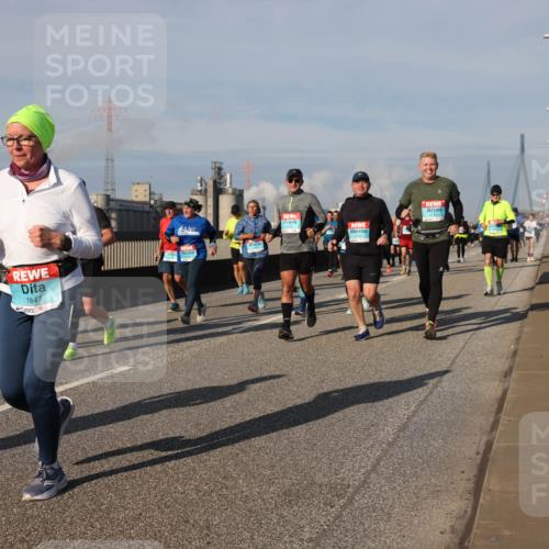 03.10.2025 - Köhlbrandbrückenlauf Lena Gebhardt http://msf.ph/oto/9083051 03.10.2025 10:04:45 Position 2 1847 meine-sportfotos.de
