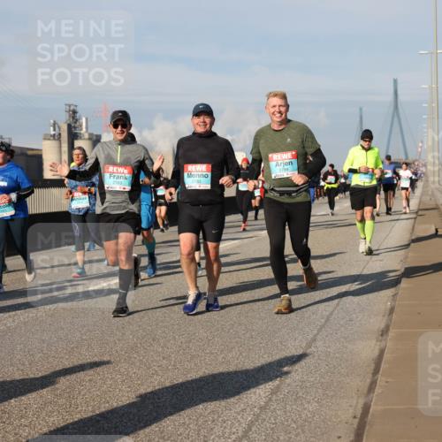 03.10.2025 - Köhlbrandbrückenlauf Lena Gebhardt http://msf.ph/oto/9083058 03.10.2025 10:04:46 Position 2 2783, 2782, 2784 meine-sportfotos.de