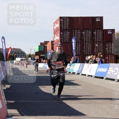 03.10.2025 - Köhlbrandbrückenlauf Lena Gebhardt http://msf.ph/oto/9083060 03.10.2025 13:49:41 Ziel 6123 meine-sportfotos.de