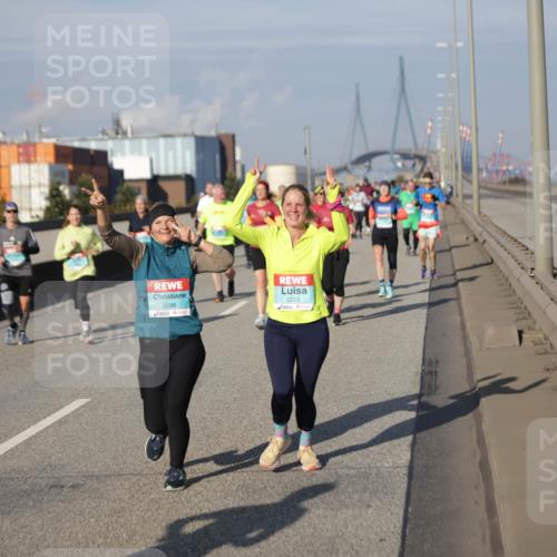 03.10.2025 - Köhlbrandbrückenlauf Jannik Wohlers http://msf.ph/oto/9083063 03.10.2025 10:05:56 Position 3 2296, 2213 meine-sportfotos.de