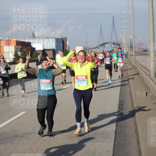 03.10.2025 - Köhlbrandbrückenlauf Jannik Wohlers http://msf.ph/oto/9083067 03.10.2025 10:05:56 Position 3 2296, 2213 meine-sportfotos.de