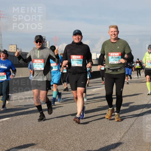 03.10.2025 - Köhlbrandbrückenlauf Lena Gebhardt http://msf.ph/oto/9083072 03.10.2025 10:04:46 Position 2 2783, 2782, 2784 meine-sportfotos.de