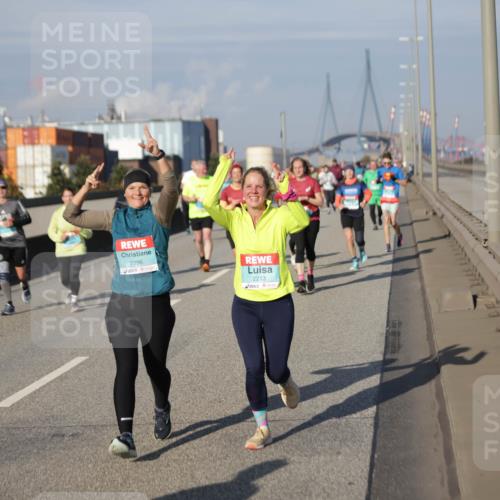 03.10.2025 - Köhlbrandbrückenlauf Jannik Wohlers http://msf.ph/oto/9083080 03.10.2025 10:05:56 Position 3 2296, 2213 meine-sportfotos.de
