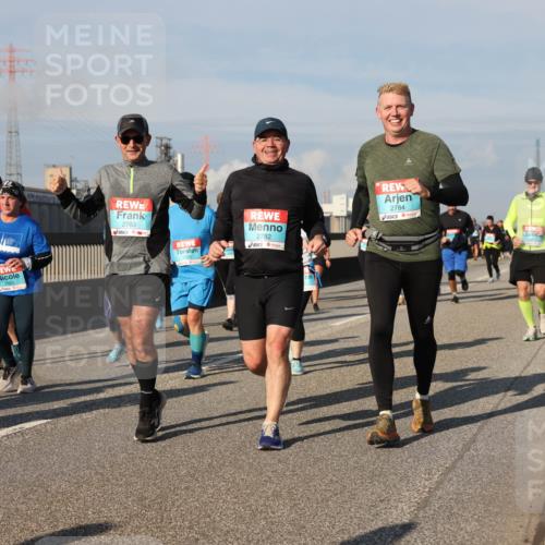 03.10.2025 - Köhlbrandbrückenlauf Lena Gebhardt http://msf.ph/oto/9083082 03.10.2025 10:04:46 Position 2 2783, 2782, 2784 meine-sportfotos.de