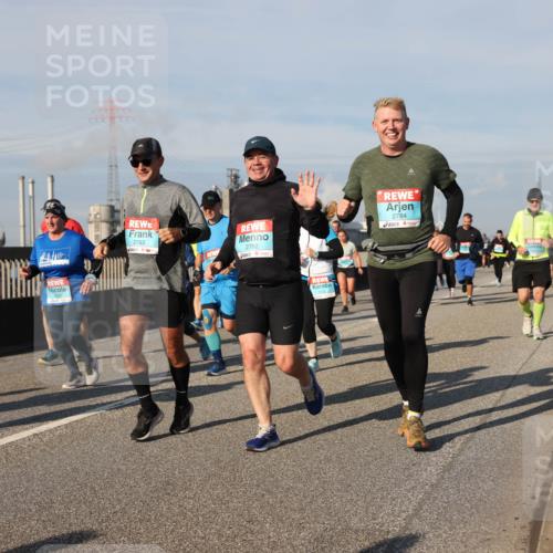 03.10.2025 - Köhlbrandbrückenlauf Lena Gebhardt http://msf.ph/oto/9083092 03.10.2025 10:04:47 Position 2 2783, 2782, 2784 meine-sportfotos.de