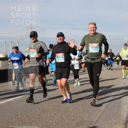 03.10.2025 - Köhlbrandbrückenlauf Lena Gebhardt http://msf.ph/oto/9083106 03.10.2025 10:04:47 Position 2 2783, 2782, 2784 meine-sportfotos.de