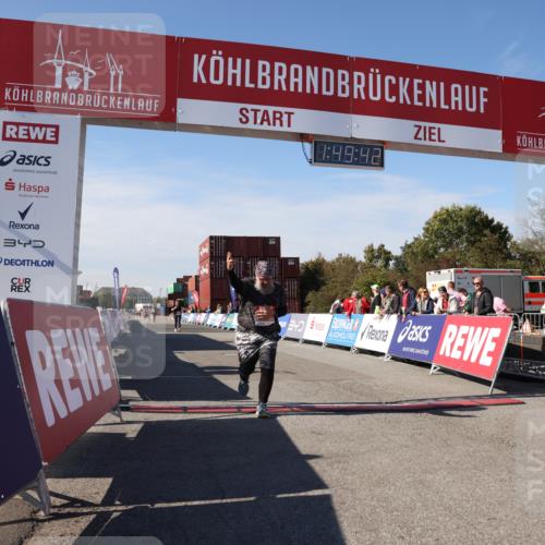 03.10.2025 - Köhlbrandbrückenlauf Lena Gebhardt http://msf.ph/oto/9083107 03.10.2025 13:49:42 Ziel 6123 meine-sportfotos.de