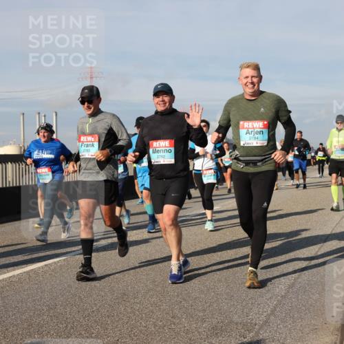 03.10.2025 - Köhlbrandbrückenlauf Lena Gebhardt http://msf.ph/oto/9083112 03.10.2025 10:04:47 Position 2 2783, 2782, 2784 meine-sportfotos.de