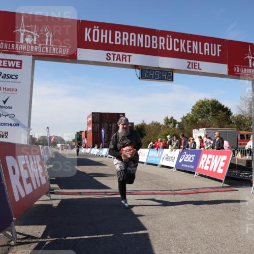 03.10.2025 - Köhlbrandbrückenlauf Lena Gebhardt http://msf.ph/oto/9083123 03.10.2025 13:49:43 Ziel 6123 meine-sportfotos.de