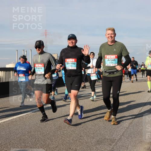 03.10.2025 - Köhlbrandbrückenlauf Lena Gebhardt http://msf.ph/oto/9083128 03.10.2025 10:04:47 Position 2 2783, 2782, 2784 meine-sportfotos.de