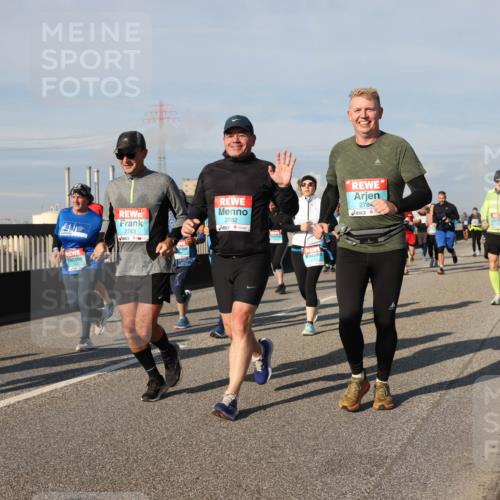 03.10.2025 - Köhlbrandbrückenlauf Lena Gebhardt http://msf.ph/oto/9083132 03.10.2025 10:04:47 Position 2 2783, 2782, 2784 meine-sportfotos.de