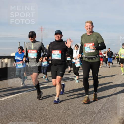 03.10.2025 - Köhlbrandbrückenlauf Lena Gebhardt http://msf.ph/oto/9083137 03.10.2025 10:04:47 Position 2 2783, 2782, 2784 meine-sportfotos.de