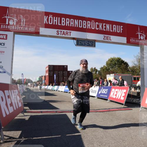 03.10.2025 - Köhlbrandbrückenlauf Lena Gebhardt http://msf.ph/oto/9083145 03.10.2025 13:49:43 Ziel 6123 meine-sportfotos.de