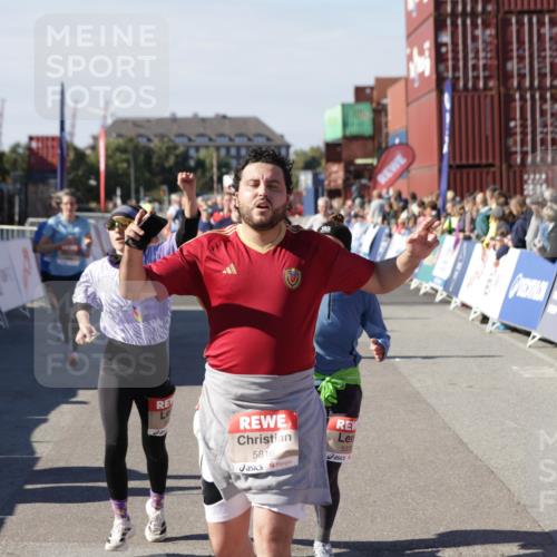 03.10.2025 - Köhlbrandbrückenlauf Jannik Wohlers http://msf.ph/oto/9083158 03.10.2025 13:18:21 Ziel 4341, 4472, 4473, 4560, 4581, 4600, 4760, 5192, 5379, 5440, 5454, 5691, 5722, 5816, 6001, 6310 meine-sportfotos.de