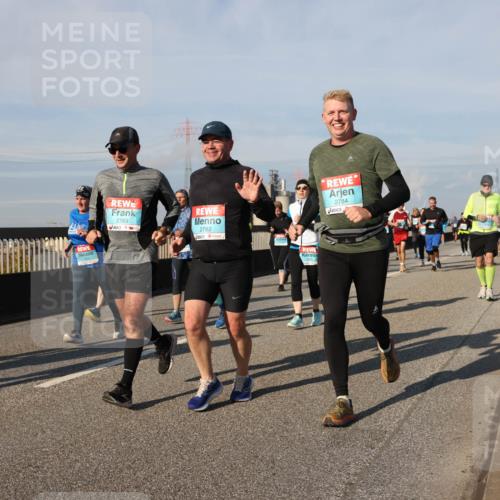 03.10.2025 - Köhlbrandbrückenlauf Lena Gebhardt http://msf.ph/oto/9083159 03.10.2025 10:04:47 Position 2 2783, 2782, 2784 meine-sportfotos.de
