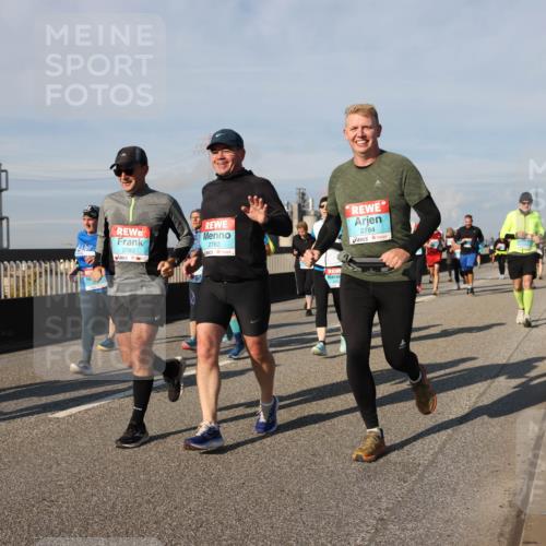 03.10.2025 - Köhlbrandbrückenlauf Lena Gebhardt http://msf.ph/oto/9083162 03.10.2025 10:04:47 Position 2 2783, 2782, 2784 meine-sportfotos.de