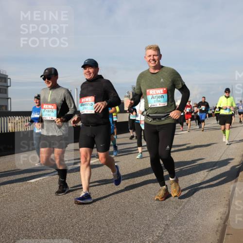 03.10.2025 - Köhlbrandbrückenlauf Lena Gebhardt http://msf.ph/oto/9083173 03.10.2025 10:04:47 Position 2 2783, 2782, 2784 meine-sportfotos.de
