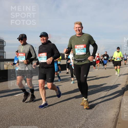 03.10.2025 - Köhlbrandbrückenlauf Lena Gebhardt http://msf.ph/oto/9083189 03.10.2025 10:04:47 Position 2 2783, 2782, 2784 meine-sportfotos.de