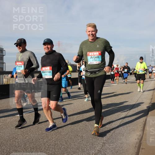 03.10.2025 - Köhlbrandbrückenlauf Lena Gebhardt http://msf.ph/oto/9083200 03.10.2025 10:04:48 Position 2 2783, 2782, 2784 meine-sportfotos.de
