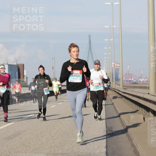 03.10.2025 - Köhlbrandbrückenlauf Jannik Wohlers http://msf.ph/oto/9083207 03.10.2025 09:55:40 Position 3 3711 meine-sportfotos.de