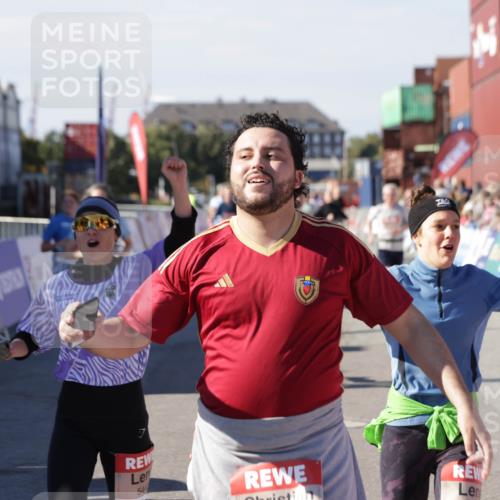 03.10.2025 - Köhlbrandbrückenlauf Jannik Wohlers http://msf.ph/oto/9083214 03.10.2025 13:18:22 Ziel 4280, 4341, 4472, 4473, 4560, 4581, 4600, 4760, 5192, 5379, 5440, 5454, 5691, 5722, 5816, 6001, 6310 meine-sportfotos.de