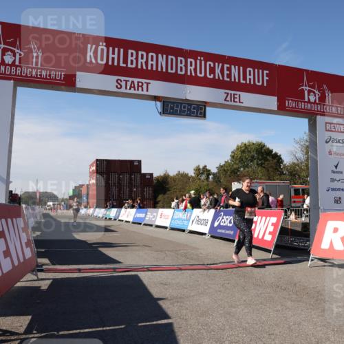 03.10.2025 - Köhlbrandbrückenlauf Lena Gebhardt http://msf.ph/oto/9083230 03.10.2025 13:49:53 Ziel 5316, 5364 meine-sportfotos.de