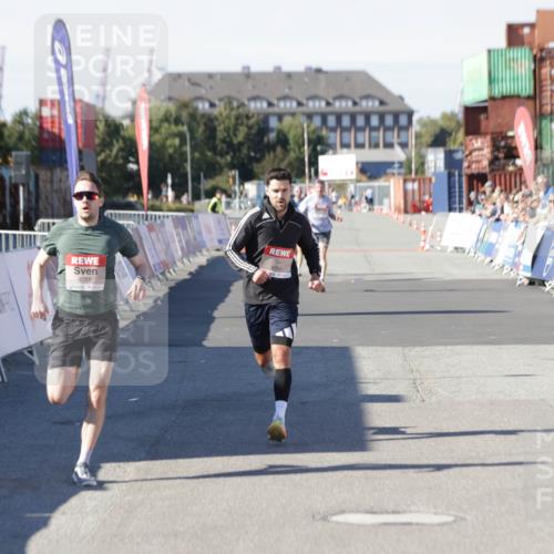 03.10.2025 - Köhlbrandbrückenlauf Jannik Wohlers http://msf.ph/oto/9083236 03.10.2025 12:51:35 Ziel 4058, 6458, 6793 meine-sportfotos.de
