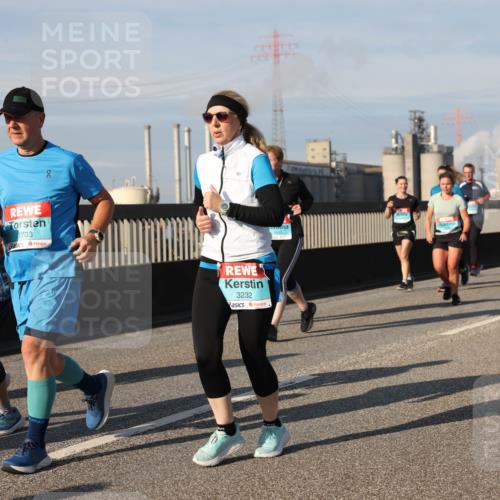 03.10.2025 - Köhlbrandbrückenlauf Lena Gebhardt http://msf.ph/oto/9083238 03.10.2025 10:04:49 Position 2 2774, 8703, 00, 3232 meine-sportfotos.de