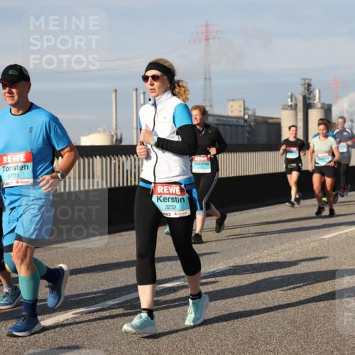 03.10.2025 - Köhlbrandbrückenlauf Lena Gebhardt http://msf.ph/oto/9083242 03.10.2025 10:04:49 Position 2 2774, 3703, 3232 meine-sportfotos.de