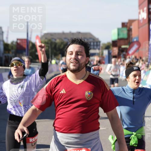 03.10.2025 - Köhlbrandbrückenlauf Jannik Wohlers http://msf.ph/oto/9083243 03.10.2025 13:18:22 Ziel 4280, 4341, 4472, 4473, 4560, 4581, 4600, 4760, 5192, 5379, 5440, 5454, 5691, 5722, 5816, 6001, 6310 meine-sportfotos.de