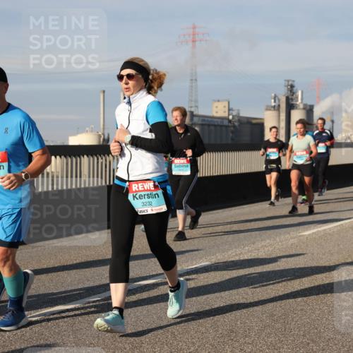 03.10.2025 - Köhlbrandbrückenlauf Lena Gebhardt http://msf.ph/oto/9083250 03.10.2025 10:04:49 Position 2 2774, 3703, 3232 meine-sportfotos.de