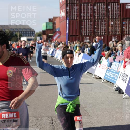 03.10.2025 - Köhlbrandbrückenlauf Jannik Wohlers http://msf.ph/oto/9083259 03.10.2025 13:18:22 Ziel 4280, 4341, 4472, 4473, 4560, 4581, 4600, 4760, 5192, 5379, 5440, 5454, 5691, 5722, 5816, 6001, 6310 meine-sportfotos.de
