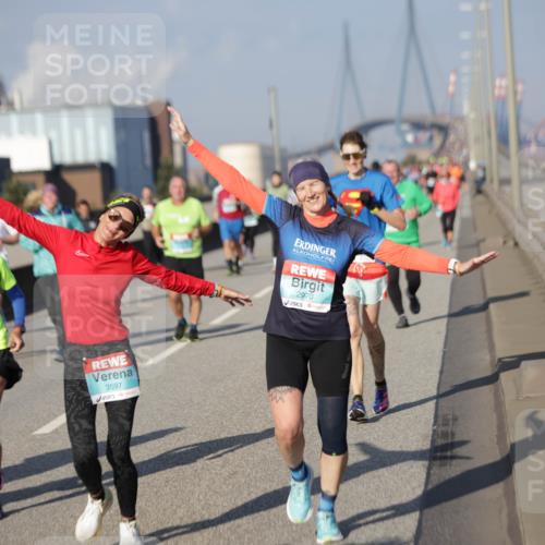 03.10.2025 - Köhlbrandbrückenlauf Jannik Wohlers http://msf.ph/oto/9083283 03.10.2025 10:06:02 Position 3 2742, 3597, 2970 meine-sportfotos.de