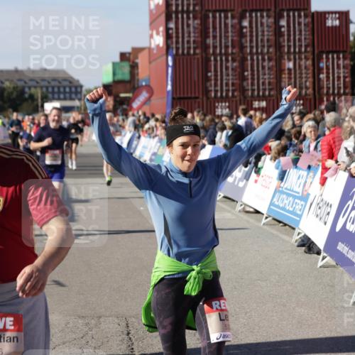 03.10.2025 - Köhlbrandbrückenlauf Jannik Wohlers http://msf.ph/oto/9083292 03.10.2025 13:18:23 Ziel 4280, 4341, 4560, 4581, 4600, 4760, 4819, 4882, 5192, 5379, 5440, 5691, 5722, 5816, 6001 meine-sportfotos.de