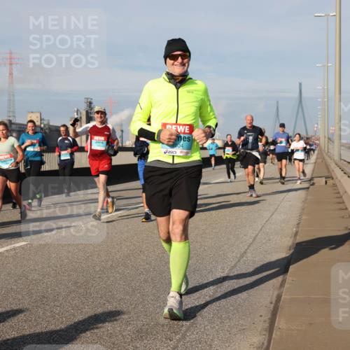 03.10.2025 - Köhlbrandbrückenlauf Lena Gebhardt http://msf.ph/oto/9083302 03.10.2025 10:04:50 Position 2 1904 meine-sportfotos.de