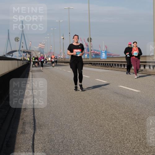 03.10.2025 - Köhlbrandbrückenlauf Fabian Wolf http://msf.ph/oto/9083317 03.10.2025 10:19:05 Position 3 3 meine-sportfotos.de