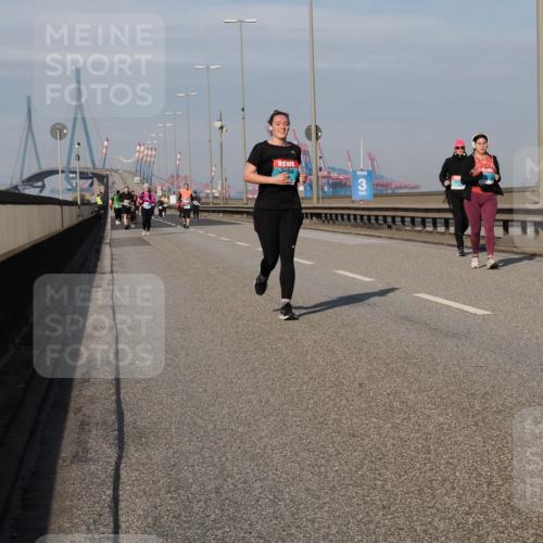 03.10.2025 - Köhlbrandbrückenlauf Fabian Wolf http://msf.ph/oto/9083325 03.10.2025 10:19:05 Position 3 3 meine-sportfotos.de