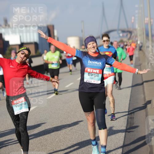 03.10.2025 - Köhlbrandbrückenlauf Jannik Wohlers http://msf.ph/oto/9083328 03.10.2025 10:06:02 Position 3 2742, 3597, 2970 meine-sportfotos.de