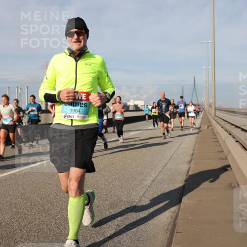 03.10.2025 - Köhlbrandbrückenlauf Lena Gebhardt http://msf.ph/oto/9083330 03.10.2025 10:04:51 Position 2 1904 meine-sportfotos.de