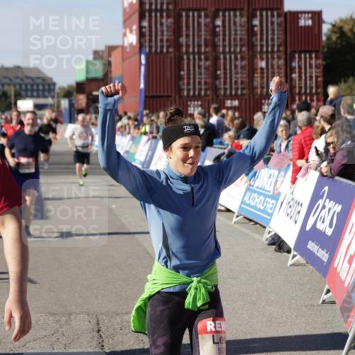 03.10.2025 - Köhlbrandbrückenlauf Jannik Wohlers http://msf.ph/oto/9083335 03.10.2025 13:18:23 Ziel 4280, 4341, 4560, 4581, 4600, 4760, 4819, 4882, 5192, 5379, 5440, 5691, 5722, 5816, 6001 meine-sportfotos.de