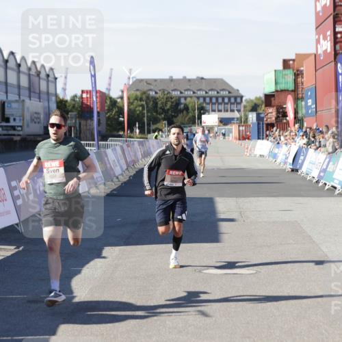 03.10.2025 - Köhlbrandbrückenlauf Jannik Wohlers http://msf.ph/oto/9083348 03.10.2025 12:51:36 Ziel 4058, 6458, 6793 meine-sportfotos.de