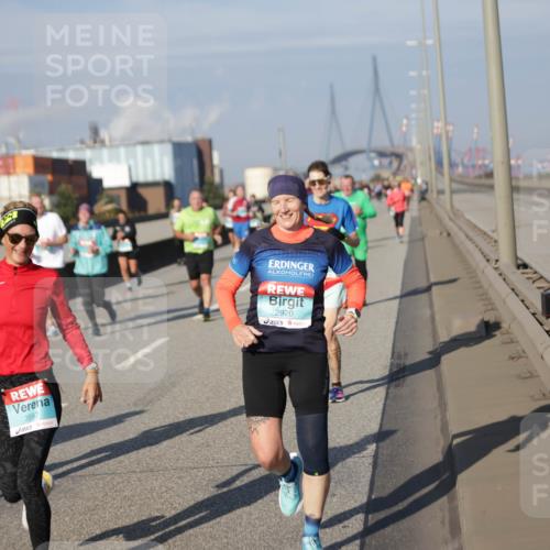 03.10.2025 - Köhlbrandbrückenlauf Jannik Wohlers http://msf.ph/oto/9083367 03.10.2025 10:06:03 Position 3 3597, 2970 meine-sportfotos.de