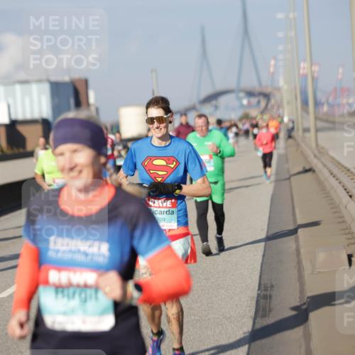 03.10.2025 - Köhlbrandbrückenlauf Jannik Wohlers http://msf.ph/oto/9083374 03.10.2025 10:06:04 Position 3 709 meine-sportfotos.de