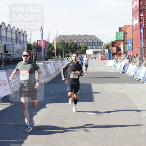 03.10.2025 - Köhlbrandbrückenlauf Jannik Wohlers http://msf.ph/oto/9083375 03.10.2025 12:51:36 Ziel 4058, 6458, 6793 meine-sportfotos.de