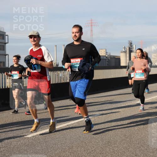 03.10.2025 - Köhlbrandbrückenlauf Lena Gebhardt http://msf.ph/oto/9083382 03.10.2025 10:04:52 Position 2 2083, 228 meine-sportfotos.de