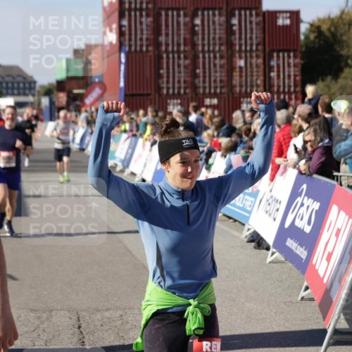 03.10.2025 - Köhlbrandbrückenlauf Jannik Wohlers http://msf.ph/oto/9083387 03.10.2025 13:18:23 Ziel 4280, 4341, 4560, 4581, 4600, 4760, 4819, 4882, 5192, 5379, 5440, 5691, 5722, 5816, 6001 meine-sportfotos.de