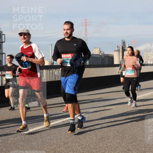 03.10.2025 - Köhlbrandbrückenlauf Lena Gebhardt http://msf.ph/oto/9083388 03.10.2025 10:04:52 Position 2 2083, 2239 meine-sportfotos.de