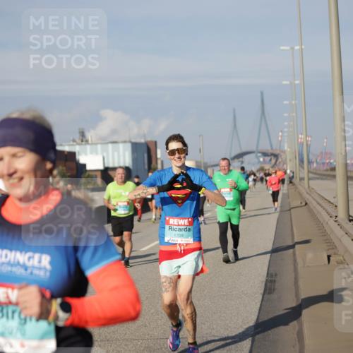 03.10.2025 - Köhlbrandbrückenlauf Jannik Wohlers http://msf.ph/oto/9083391 03.10.2025 10:06:04 Position 3 2076, 1709 meine-sportfotos.de