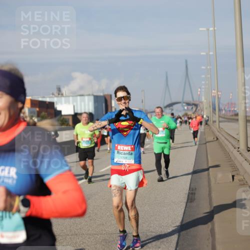 03.10.2025 - Köhlbrandbrückenlauf Jannik Wohlers http://msf.ph/oto/9083394 03.10.2025 10:06:04 Position 3 2076, 1709 meine-sportfotos.de