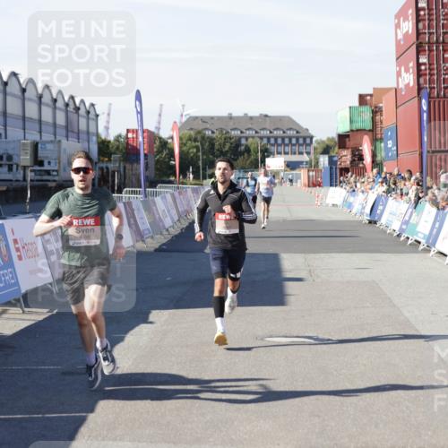 03.10.2025 - Köhlbrandbrückenlauf Jannik Wohlers http://msf.ph/oto/9083404 03.10.2025 12:51:36 Ziel 4058, 6458, 6793 meine-sportfotos.de